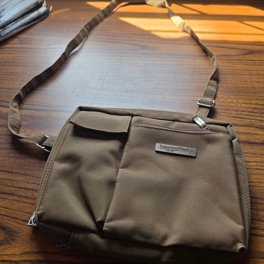Baggallini Khaki Tan Nylon Crossbody Bag Organizer Travel Purse
